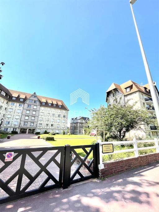 Le Castel 1 C.L.S Deauville Eksteriør bilde