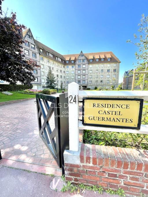 Le Castel 1 C.L.S Deauville Eksteriør bilde